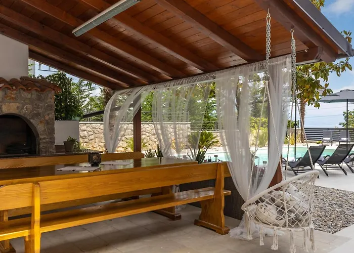 Piccola Adriatic With A Heated Swimming Pool, Grill, Children Playground Opatija Ičići