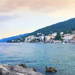 Dom wakacyjny Piccola Adriatic With A Heated Swimming Pool, Grill, Children Playground Opatija