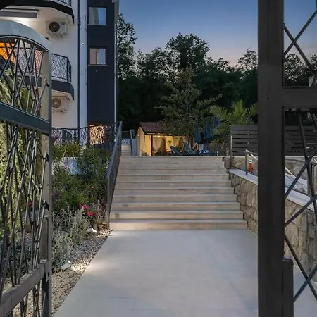 펜션 Piccola Adriatic With A Heated Swimming Pool, Grill, Children Playground Opatija *