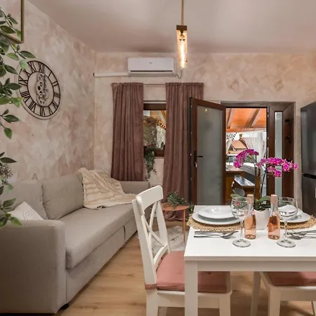 Piccola Adriatic With A Swimming Pool, Grill, Children Playground Opatija Holiday home