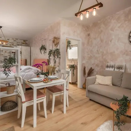 Vikendica Piccola Adriatic With A Swimming Pool, Grill, Children Playground Opatija Icici